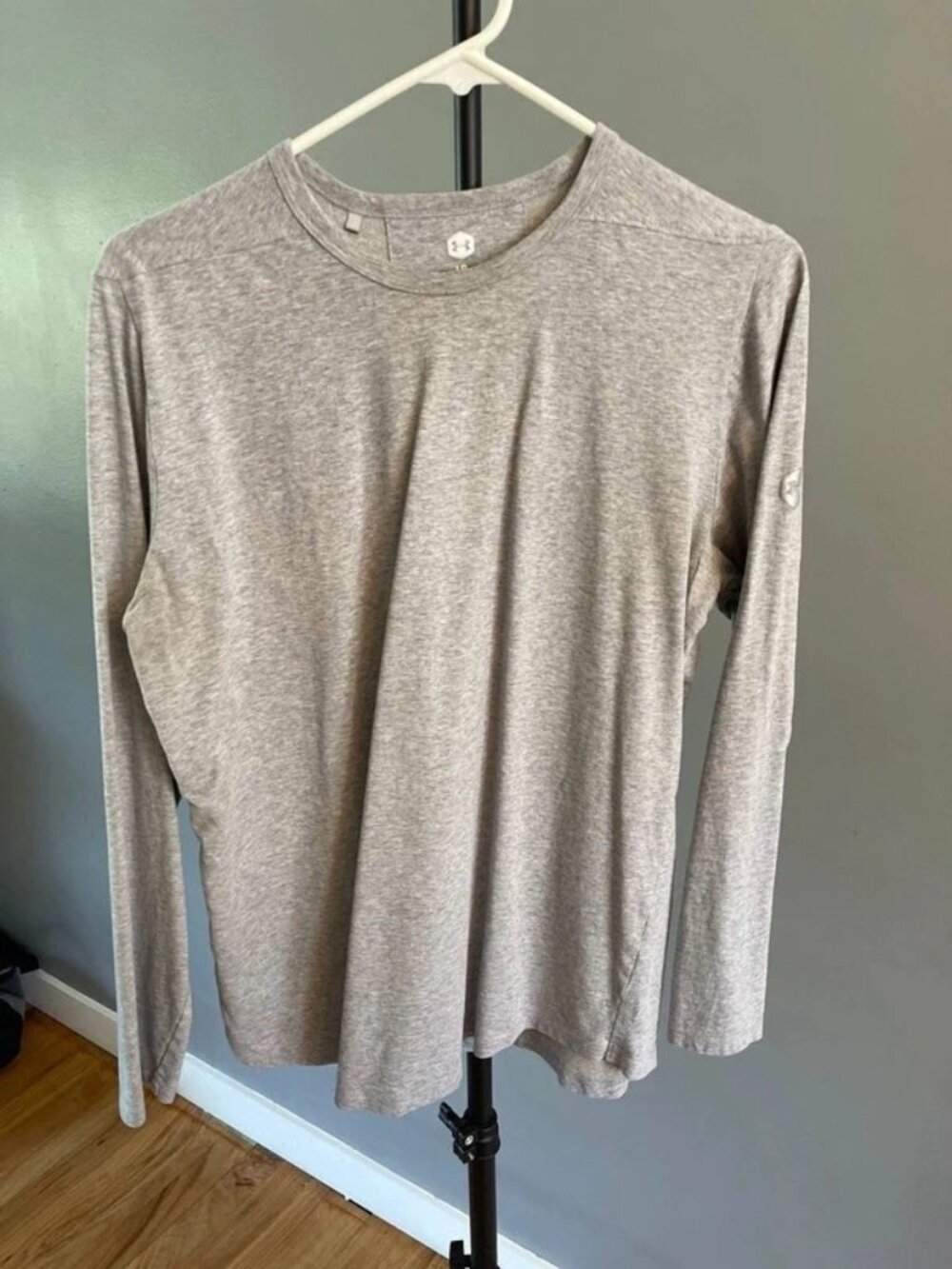 Under Armour, long sleeve T-shirt, “large”, light gray